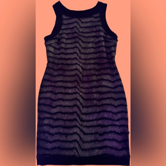 Form fitting, U shape neck line, silver pattern with a black background. - Picture 1 of 2